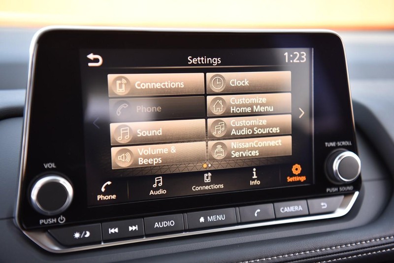Nissan Rogue Vehicle Image 16
