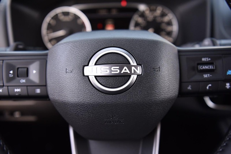 Nissan Rogue Vehicle Image 17
