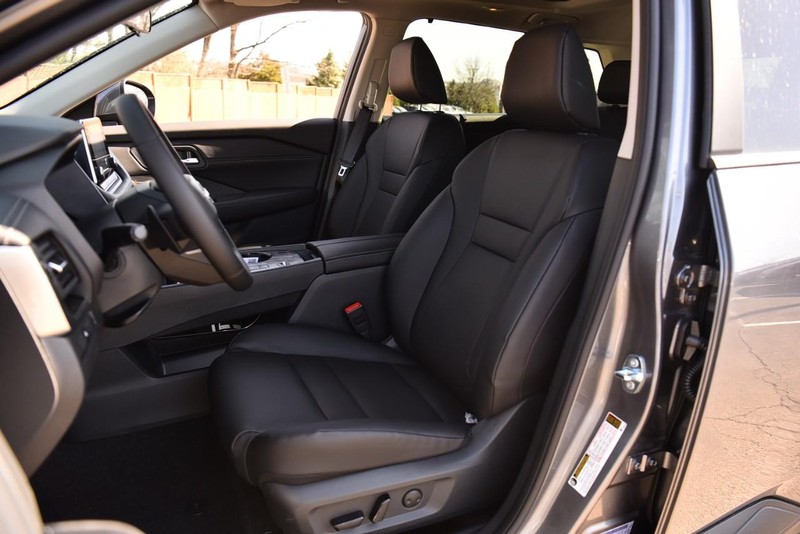 Nissan Rogue Vehicle Image 18