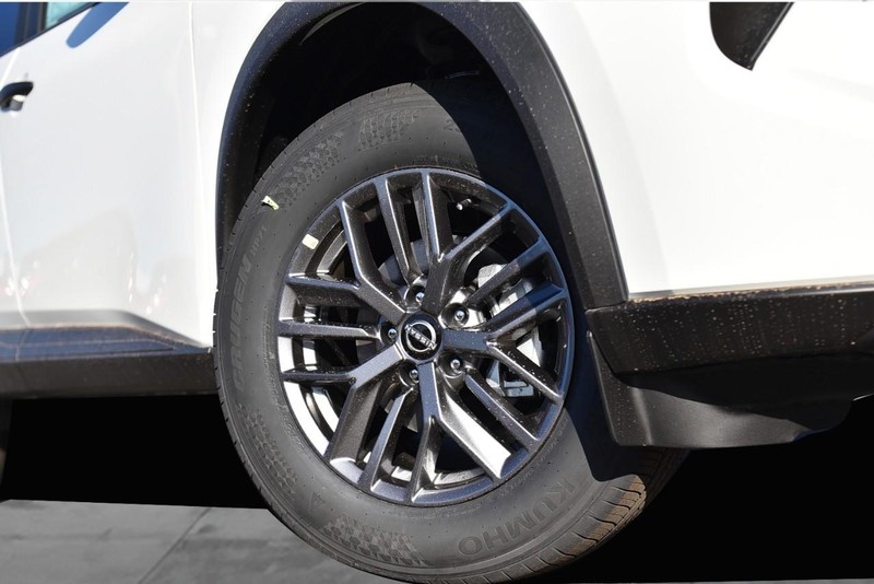 Nissan Rogue Vehicle Image 03