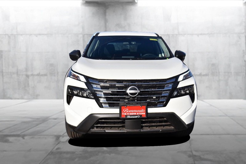 Nissan Rogue Vehicle Image 04