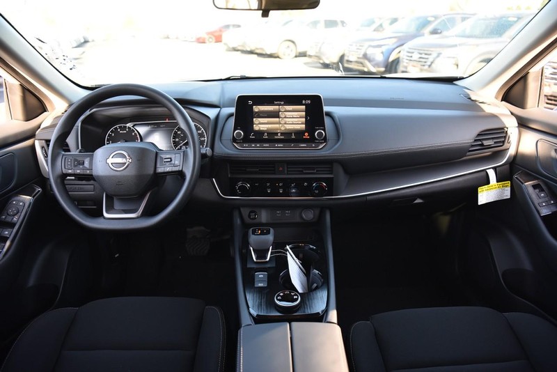 Nissan Rogue Vehicle Image 07