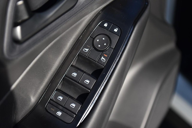 Nissan Rogue Vehicle Image 08