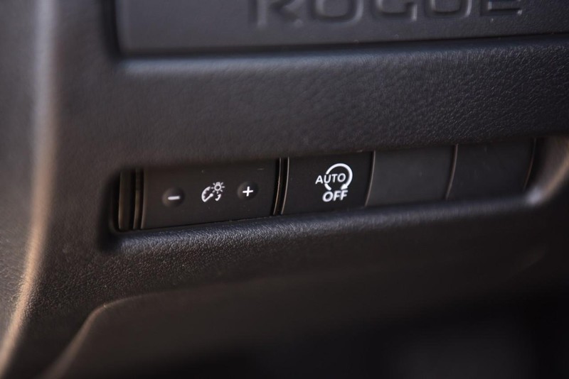 Nissan Rogue Vehicle Image 10
