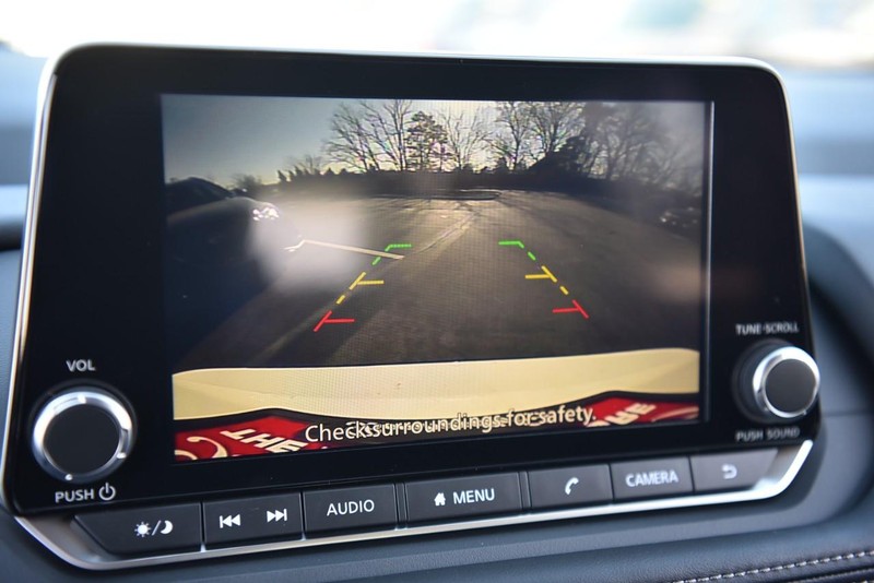Nissan Rogue Vehicle Image 12