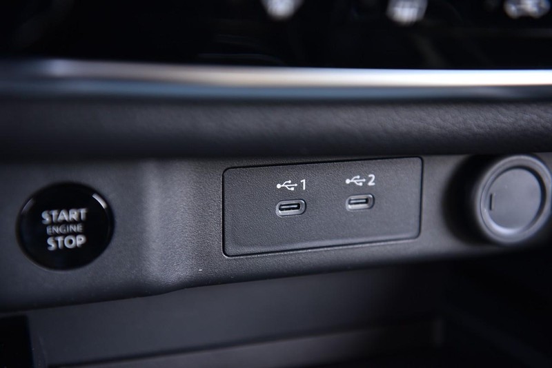 Nissan Rogue Vehicle Image 14