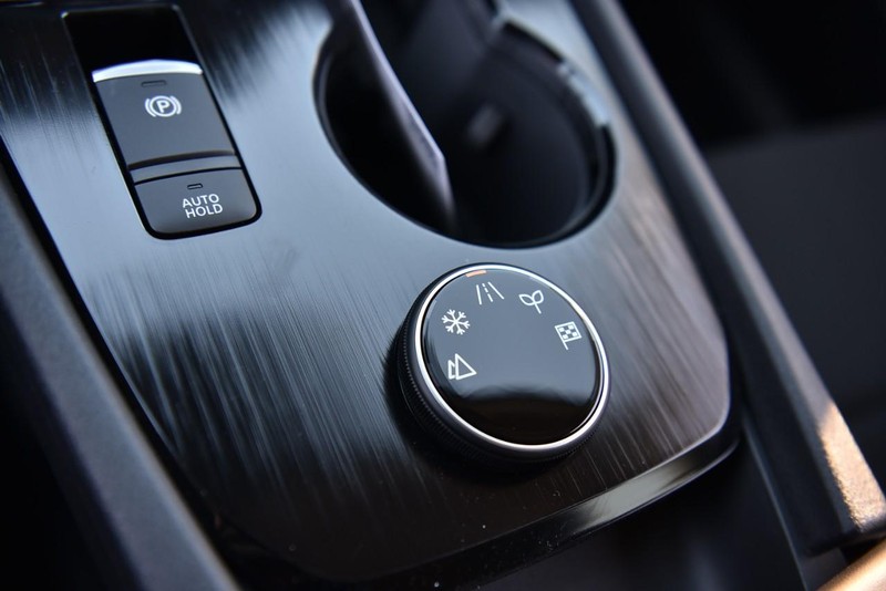 Nissan Rogue Vehicle Image 15