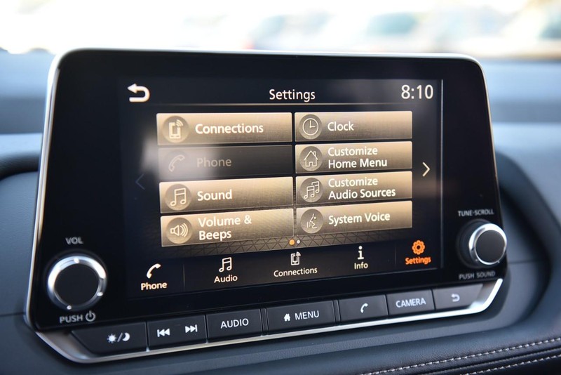 Nissan Rogue Vehicle Image 16