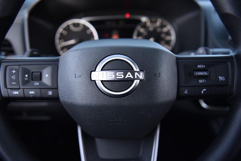 Nissan Rogue Vehicle Image 17