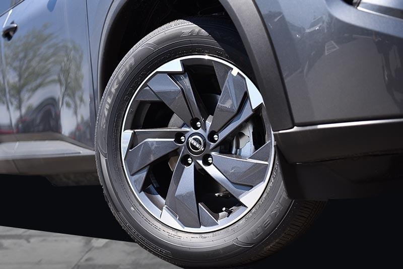 Nissan Rogue Vehicle Image 03