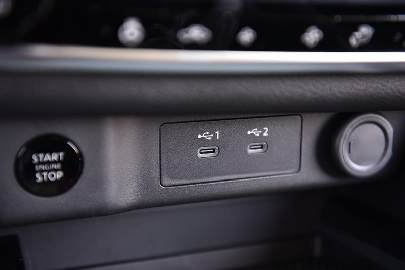 Nissan Rogue Vehicle Image 16