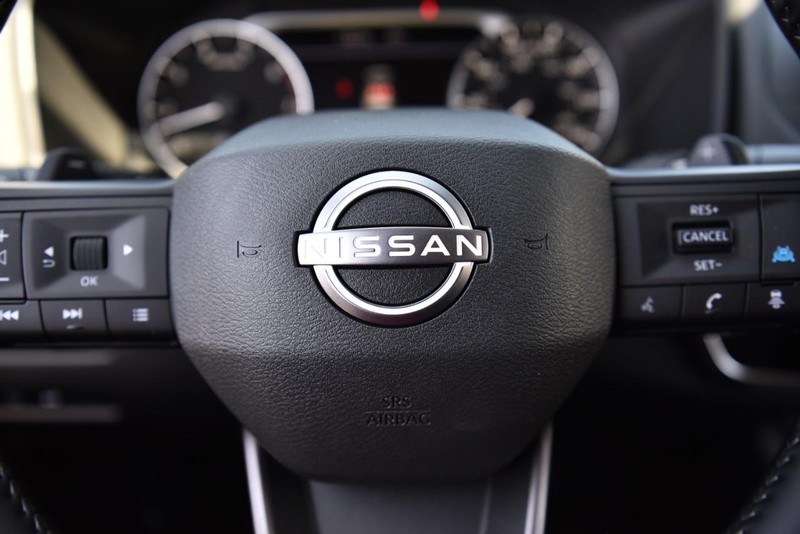 Nissan Rogue Vehicle Image 18