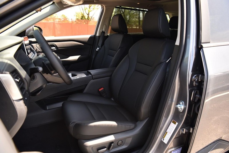 Nissan Rogue Vehicle Image 19