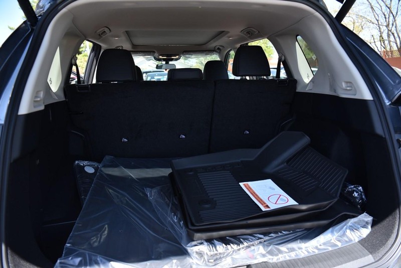 Nissan Rogue Vehicle Image 25