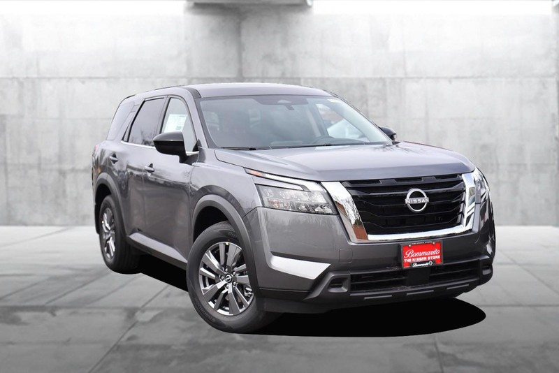 Nissan Pathfinder Vehicle Image 02