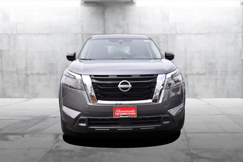 Nissan Pathfinder Vehicle Image 04