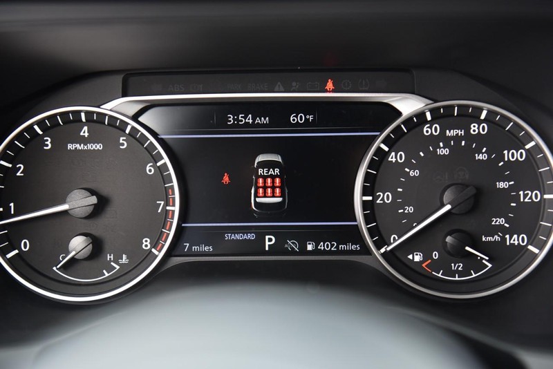 Nissan Pathfinder Vehicle Image 11