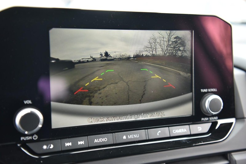Nissan Pathfinder Vehicle Image 12