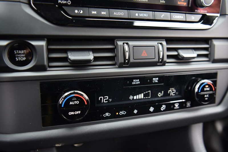 Nissan Pathfinder Vehicle Image 13