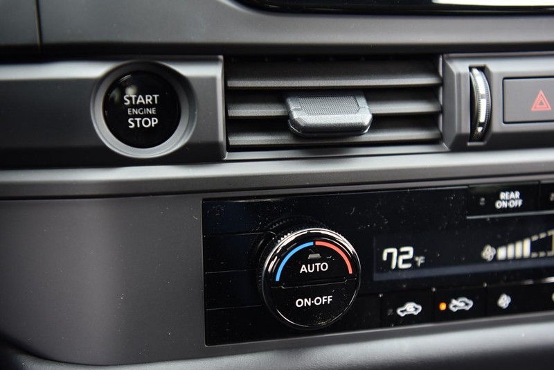 Nissan Pathfinder Vehicle Image 14