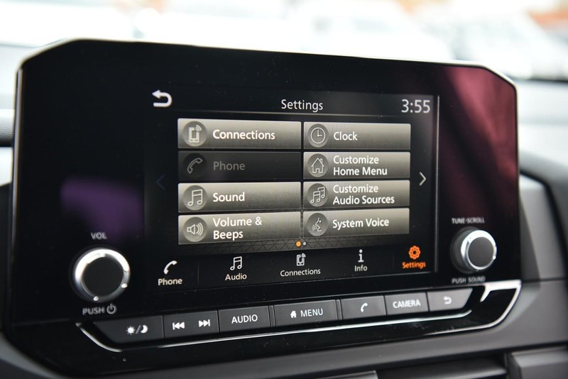 Nissan Pathfinder Vehicle Image 18