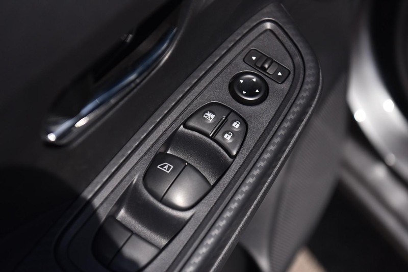Nissan Versa Vehicle Image 09