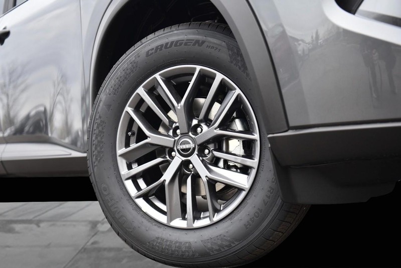 Nissan Rogue Vehicle Image 03