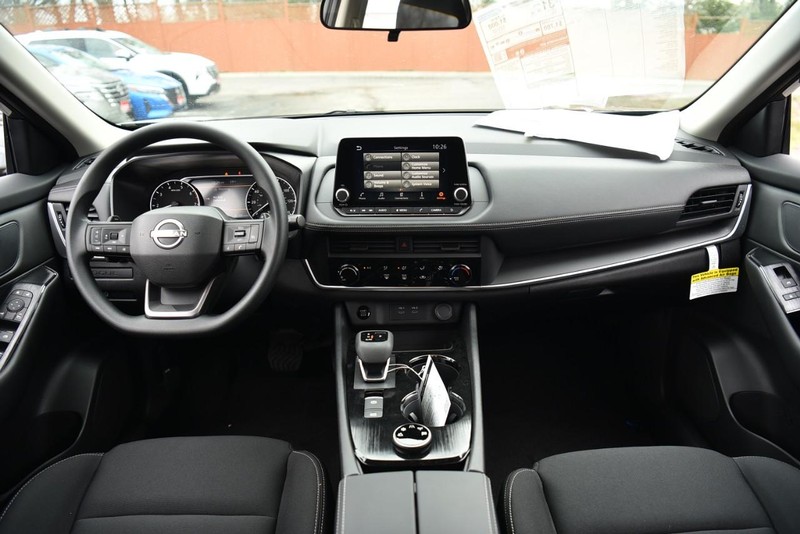 Nissan Rogue Vehicle Image 07