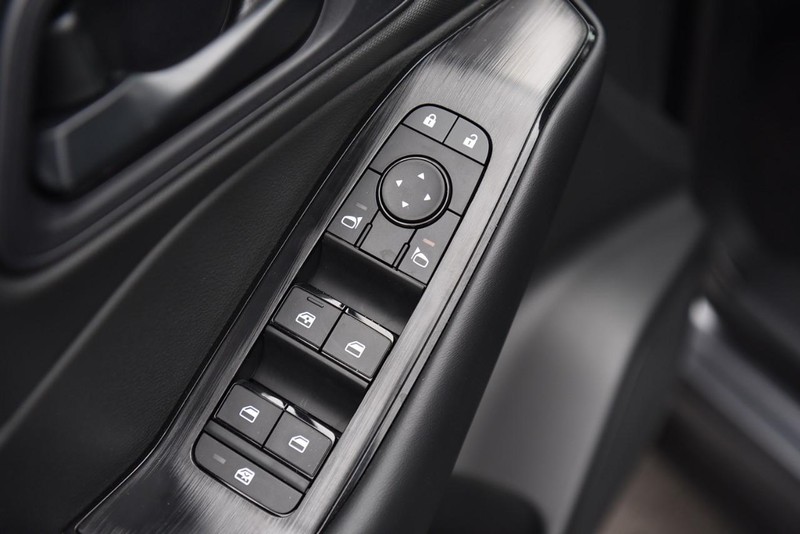 Nissan Rogue Vehicle Image 08