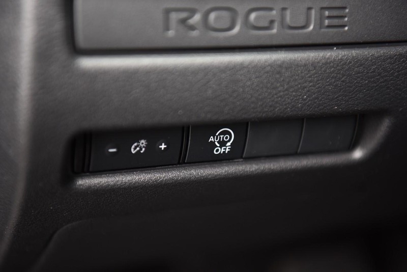 Nissan Rogue Vehicle Image 10
