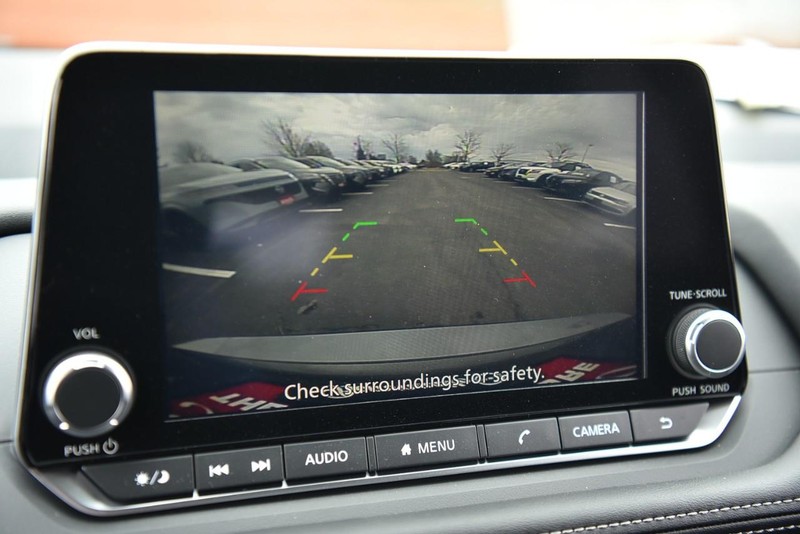 Nissan Rogue Vehicle Image 12