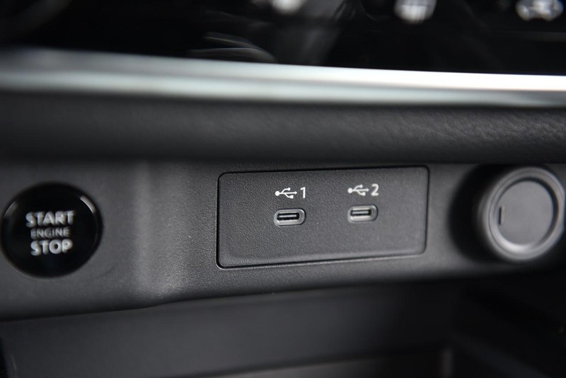 Nissan Rogue Vehicle Image 14