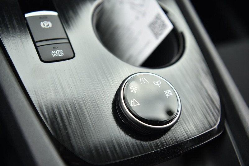 Nissan Rogue Vehicle Image 15