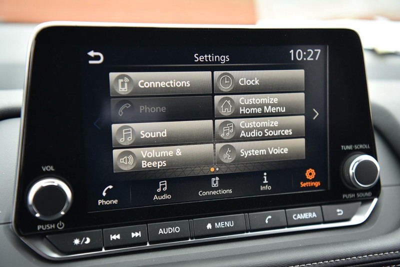 Nissan Rogue Vehicle Image 16