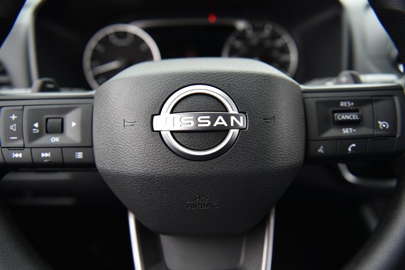 Nissan Rogue Vehicle Image 17
