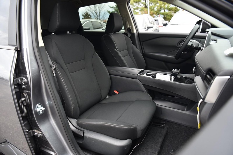 Nissan Rogue Vehicle Image 19