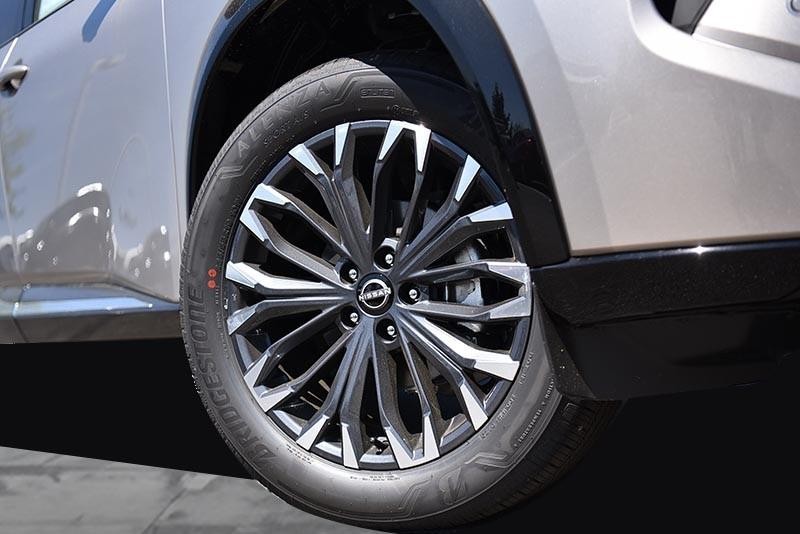 Nissan Rogue Vehicle Image 03