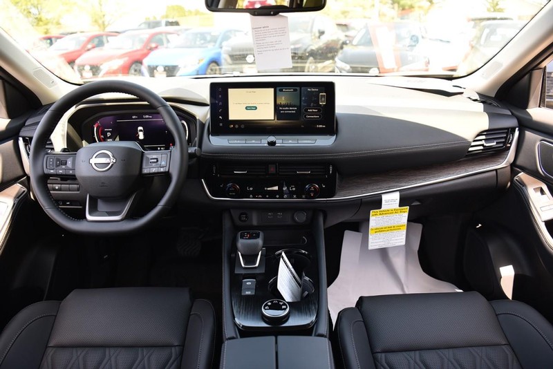 Nissan Rogue Vehicle Image 08