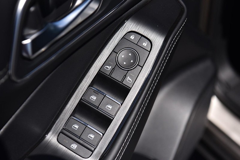 Nissan Rogue Vehicle Image 09