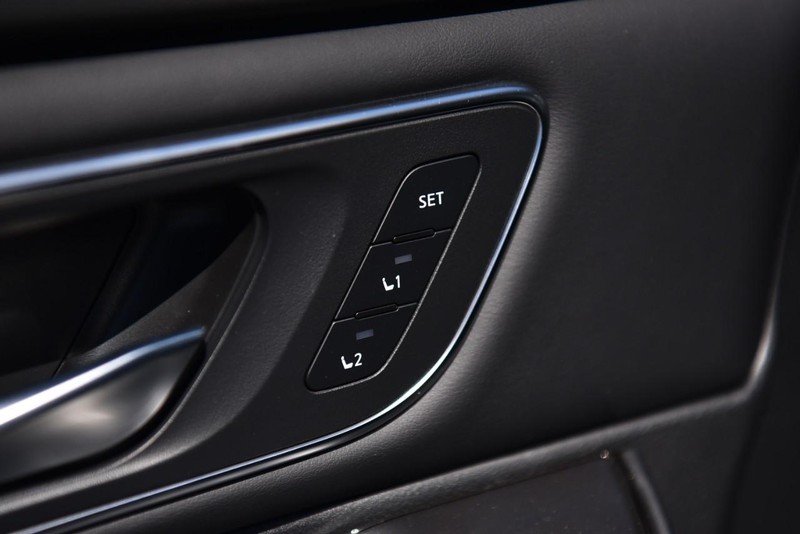 Nissan Rogue Vehicle Image 10