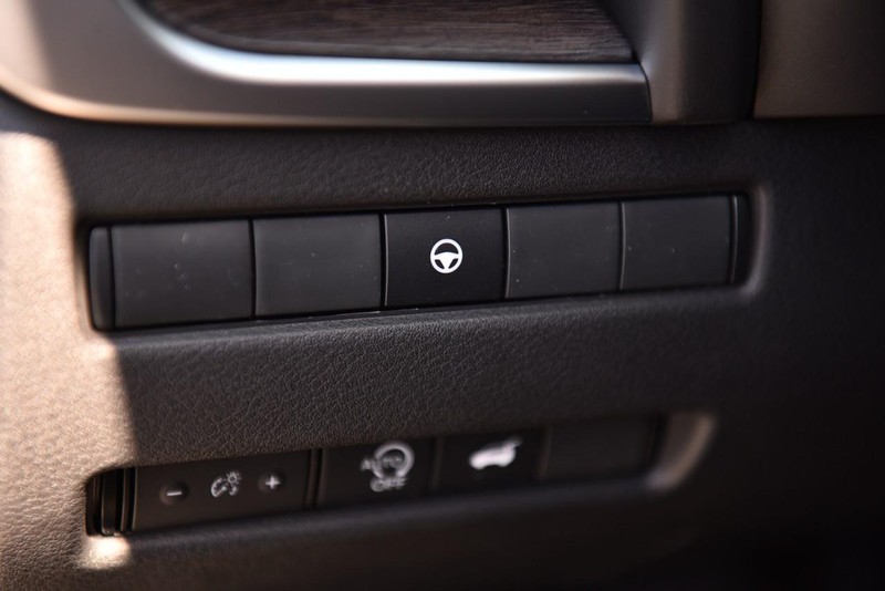 Nissan Rogue Vehicle Image 12