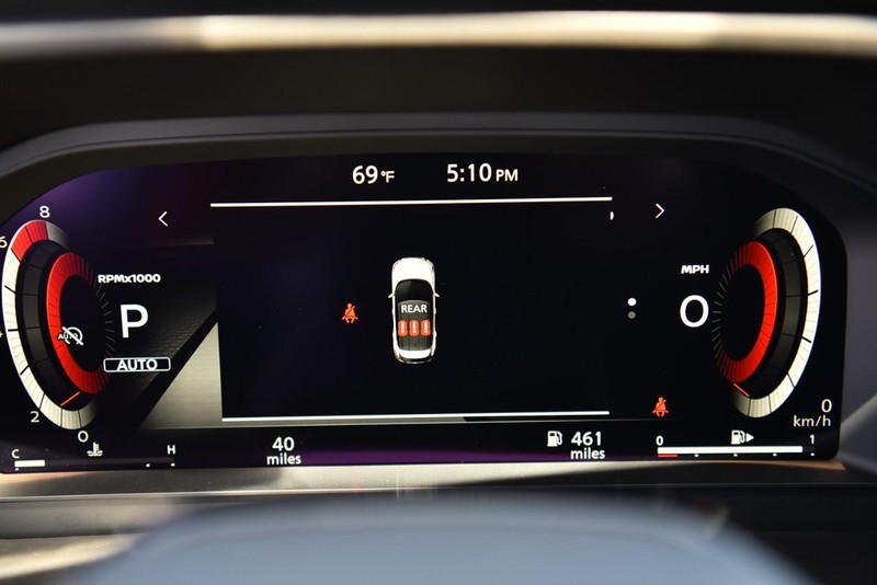 Nissan Rogue Vehicle Image 13