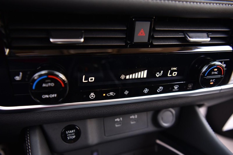 Nissan Rogue Vehicle Image 16