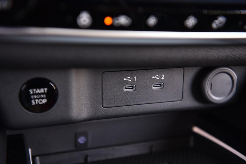 Nissan Rogue Vehicle Image 17