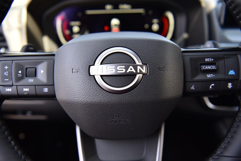 Nissan Rogue Vehicle Image 19