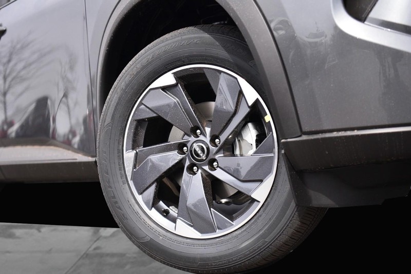 Nissan Rogue Vehicle Image 03