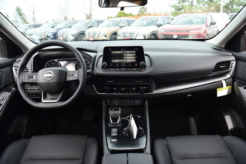 Nissan Rogue Vehicle Image 07