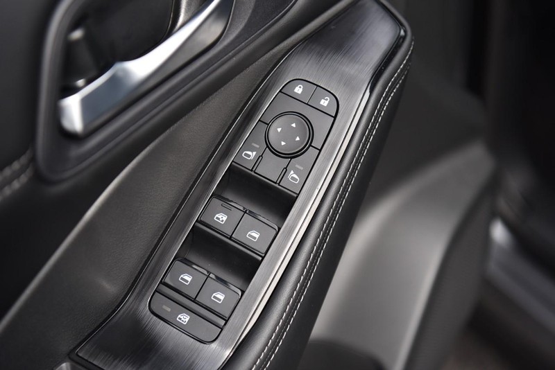 Nissan Rogue Vehicle Image 08