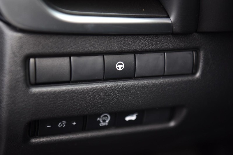 Nissan Rogue Vehicle Image 10