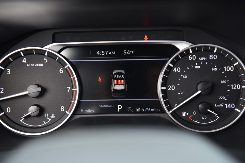 Nissan Rogue Vehicle Image 11
